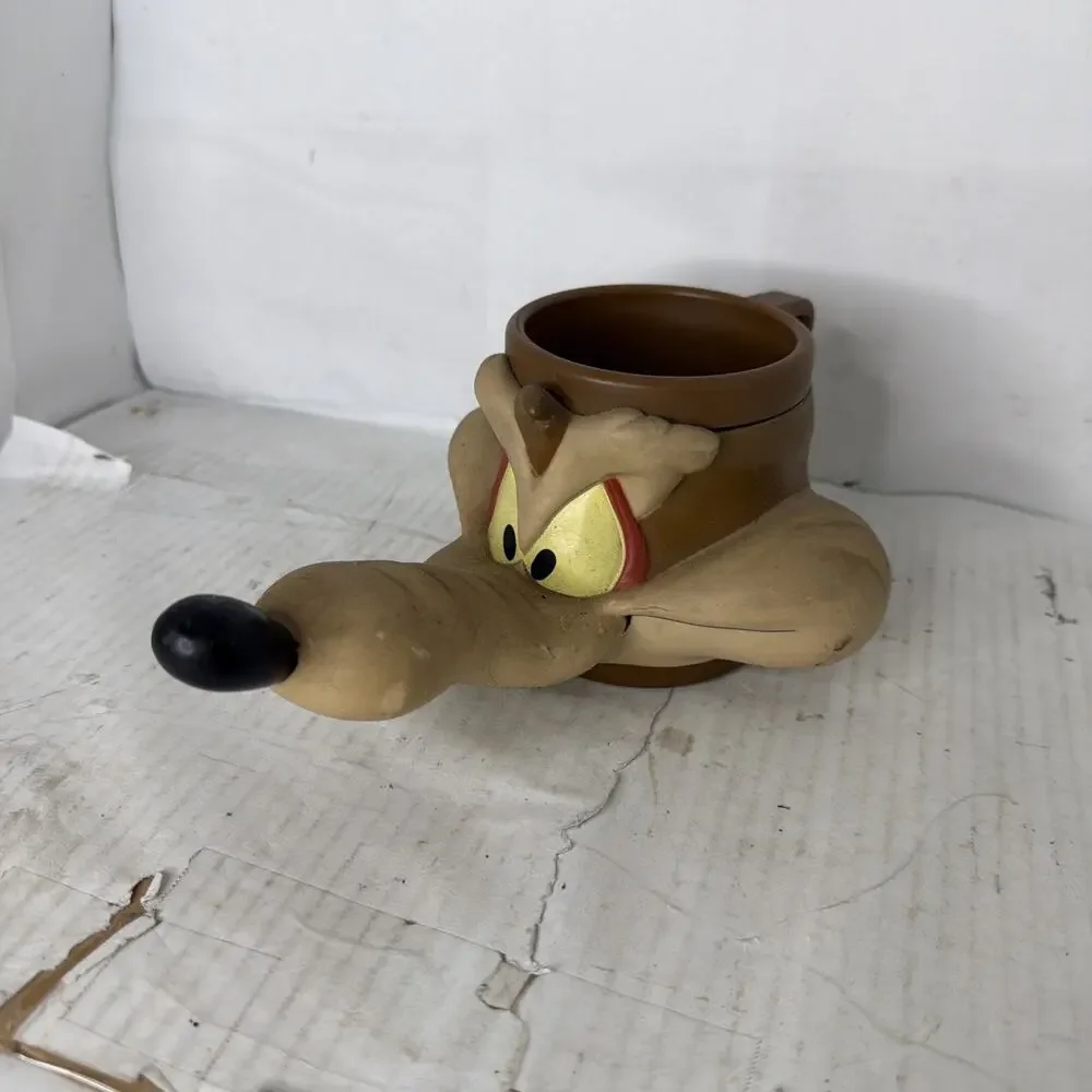 Vintage Wile E. Coyote 1992 Hard Plastic 3D Mug G B Designs As Pictured - Picture 1 of 8